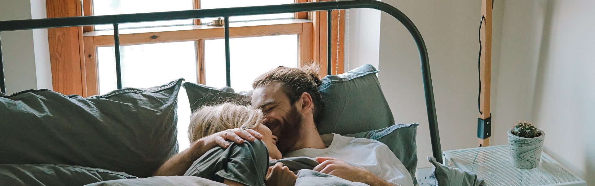 Wakacje bez dzieci w domu okiem psychologa. Jak para może w tym czasie zadbać o związek?