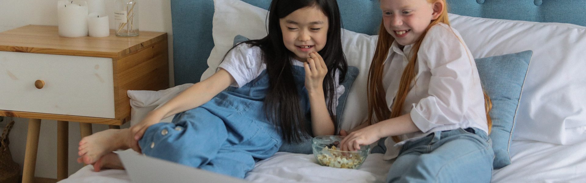 jakie filmy po angielsku oglądać, żeby pomóc w nauce języka obcego