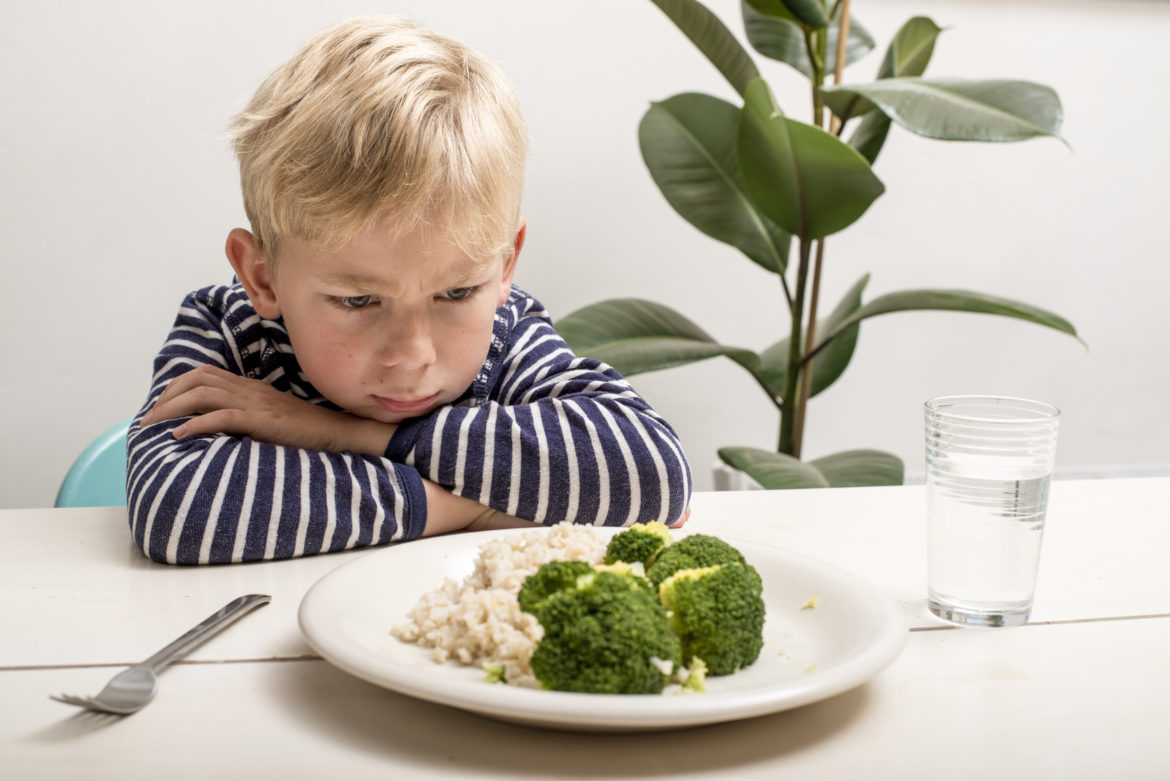 dlaczego nie można zmuszać dziecka do jedzenia