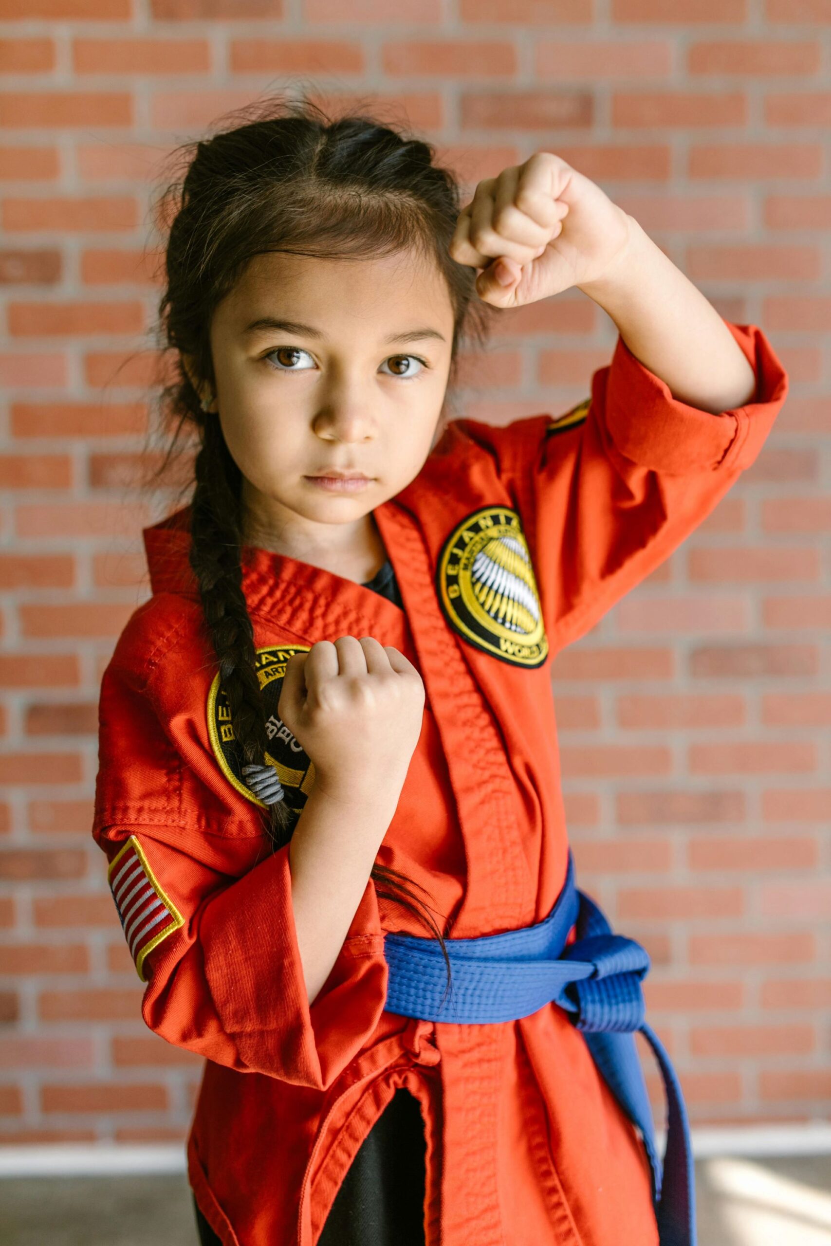 Dziewczynka ćwicząca sporty walki.