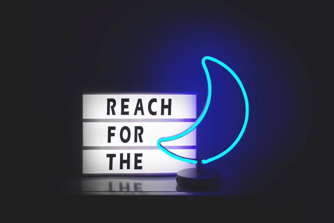 Reach for the moon - angielski idiom o znaczeniu: mierzyć wysoko