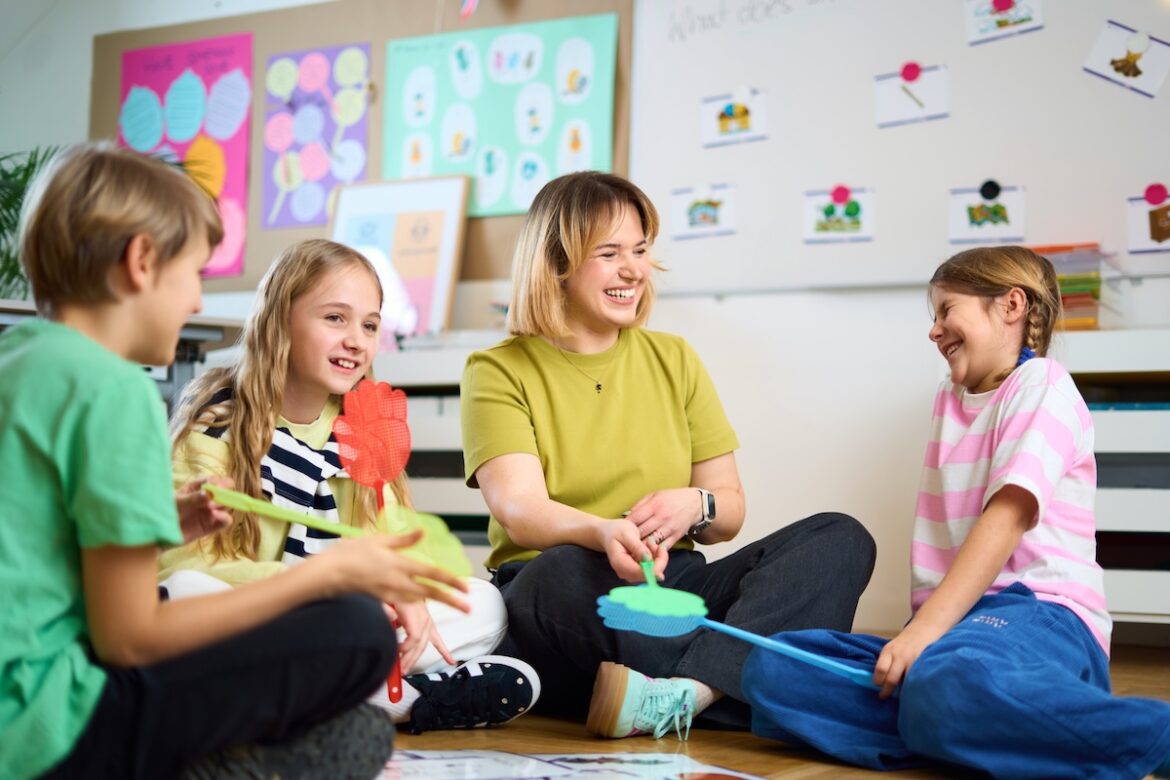 nauka słówek angielskich w early stage zabawa z łapkami na muchy